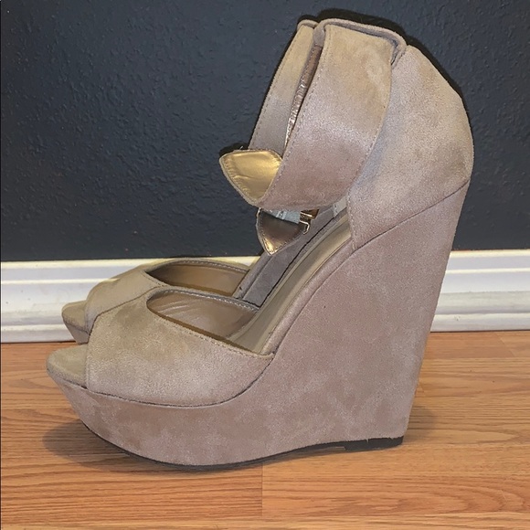 tan colored wedges